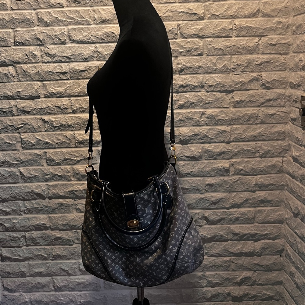 Louis Vuitton
Monogram Idylle Elegie - Picture 15 of 17